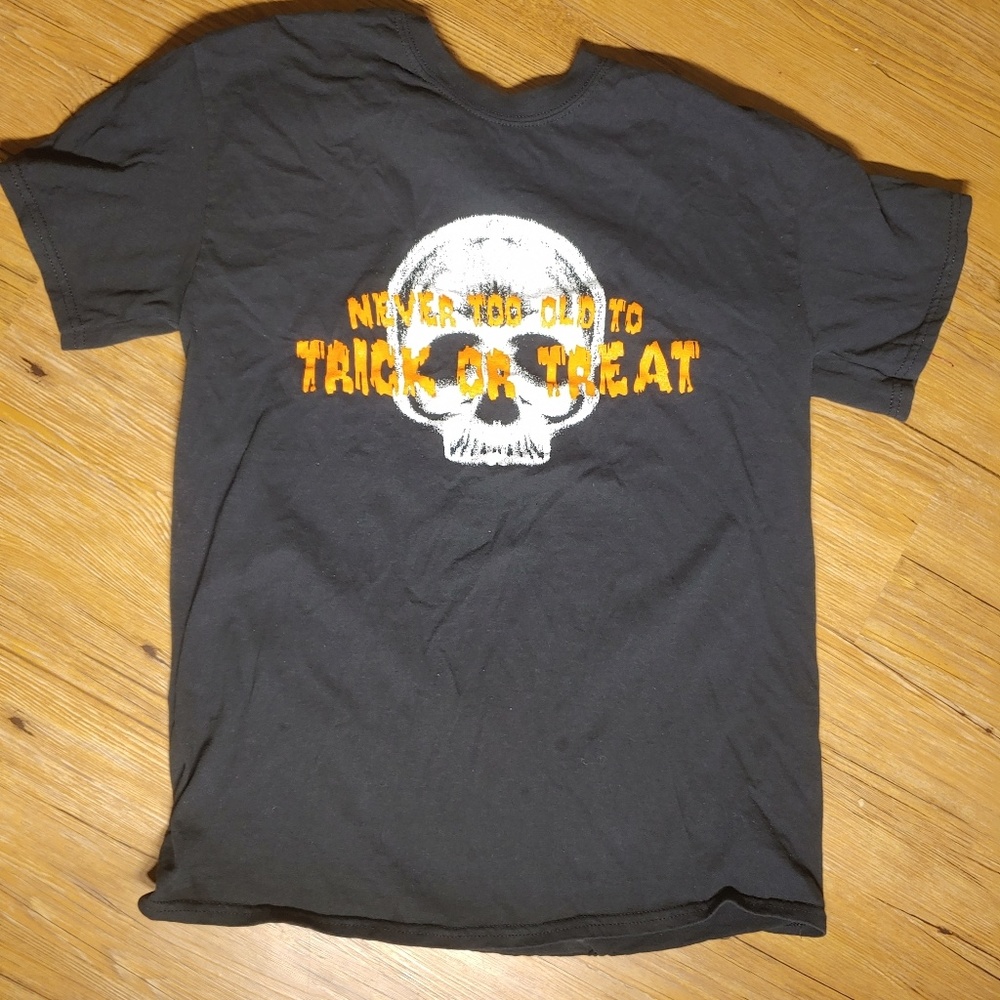 Halloween trick or treat humorous tee shirt short